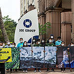 Greenpeace Serahkan 300 Ribu Petisi Anti Asap ke Kantor IOI di Malaysia