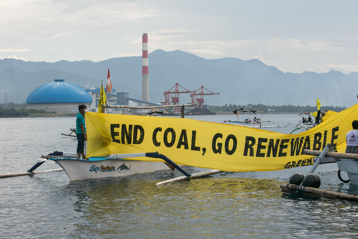 Rainbow Warrior Rejecting Coal Power Plant in Northern Bali. © Made Nagi