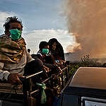 Villagers Evacuate During Forest Fires in Sumatra. © Ulet  Ifansasti / Greenpeace