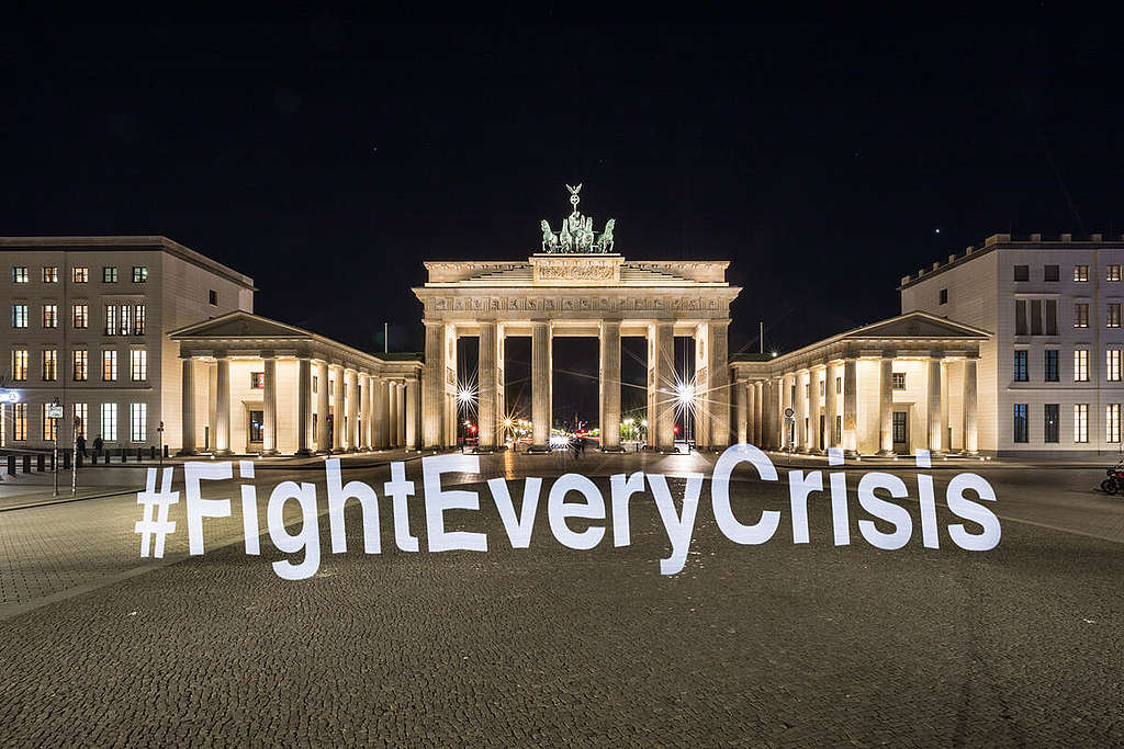 Climate Strike with Light Painting during Coronavirus in Berlin. © Gordon Welters / Greenpeace
