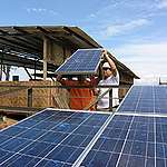 Implementing Solar Power Indonesia. © Greenpeace / Hotli Simanjuntak