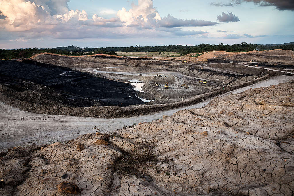 Open-pit Coal Mine in Indonesia. © Kemal Jufri / Greenpeace