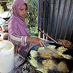 Woman Cooking at a Snack Bar in Sumatra. © Greenpeace / John Novis