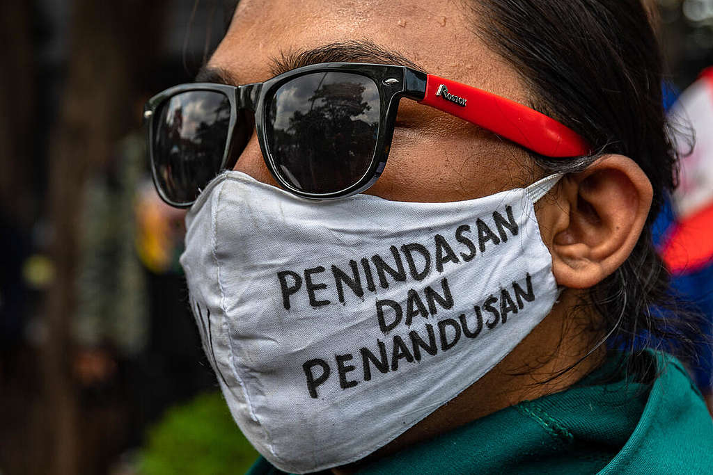 Students Protest against Omnibus Law in Semarang. © Aji Styawan / Greenpeace