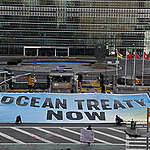 ‘Ocean Treaty Now’ Banner outside the UN in New York. © Stephanie Keith / Greenpeace