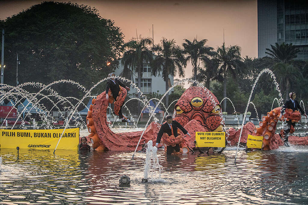 Oligarchy Monster Protest in Jakarta. © Jurnasyanto Sukarno / Greenpeace