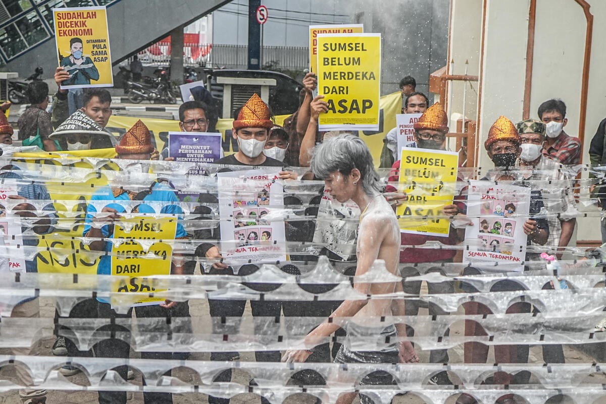 Lawsuit in Palembang District Court, South Sumatra. © Abriansyah Liberto / Greenpeace