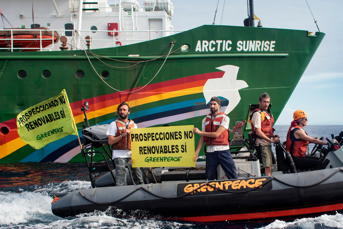Protest Against Repsol in Canary Islands © Arturo Rodríguez / Greenpeace