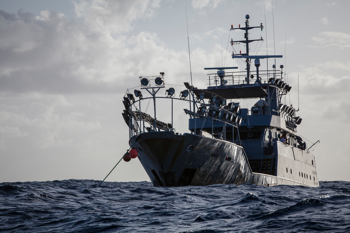 Supply Vessel Explorer II in the Indian Ocean © Will Rose / Greenpeace