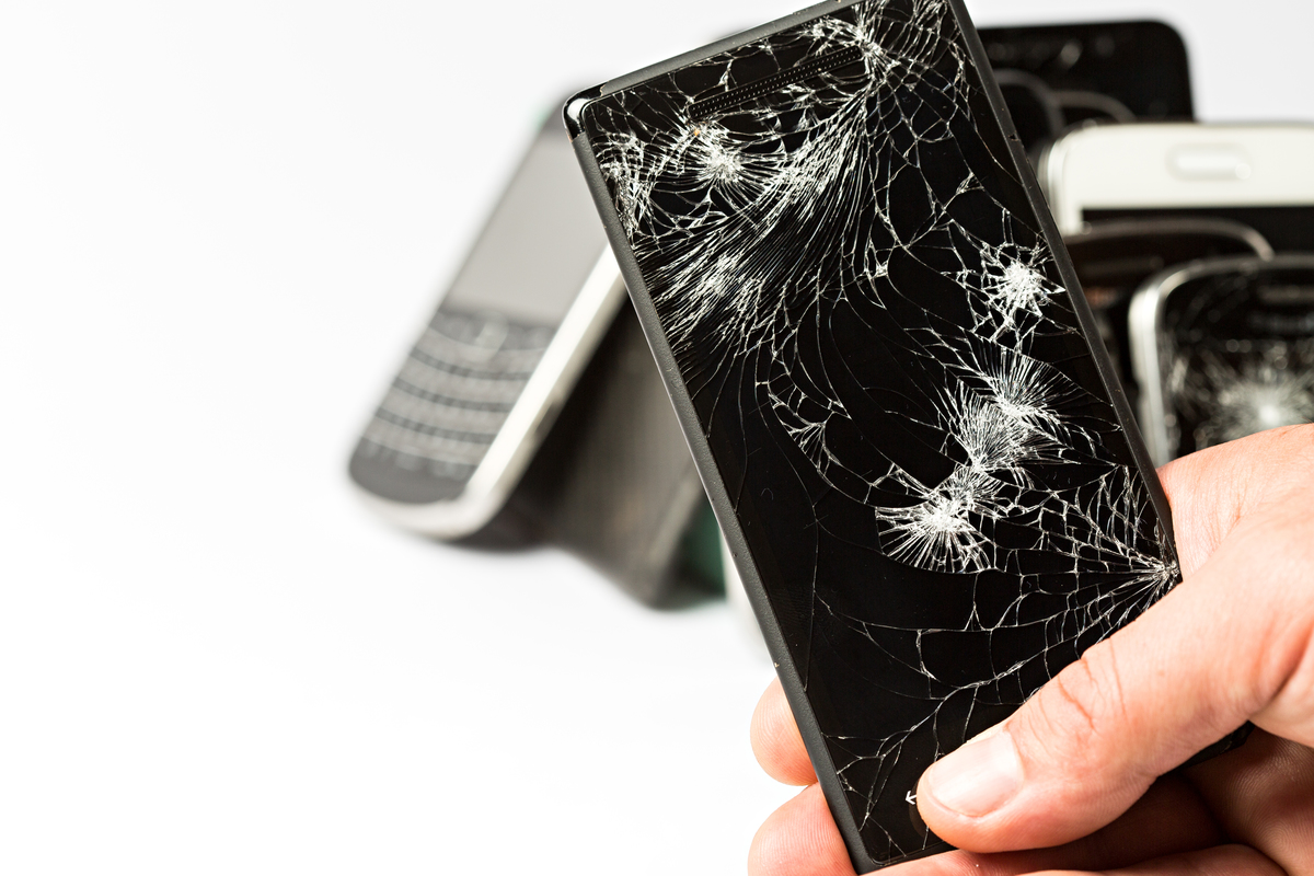 Broken Smartphones © Fred Dott / Greenpeace