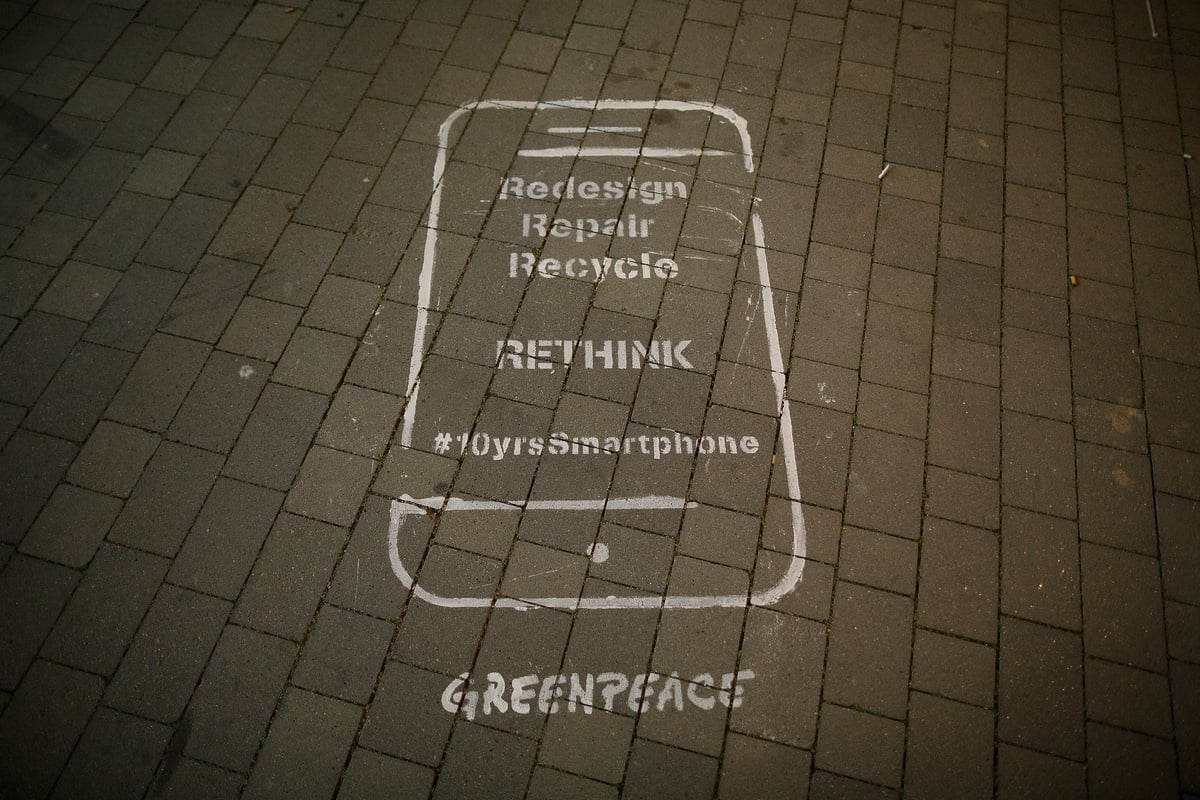 What 10 years of smartphone use means for the planet - Greenpeace  International