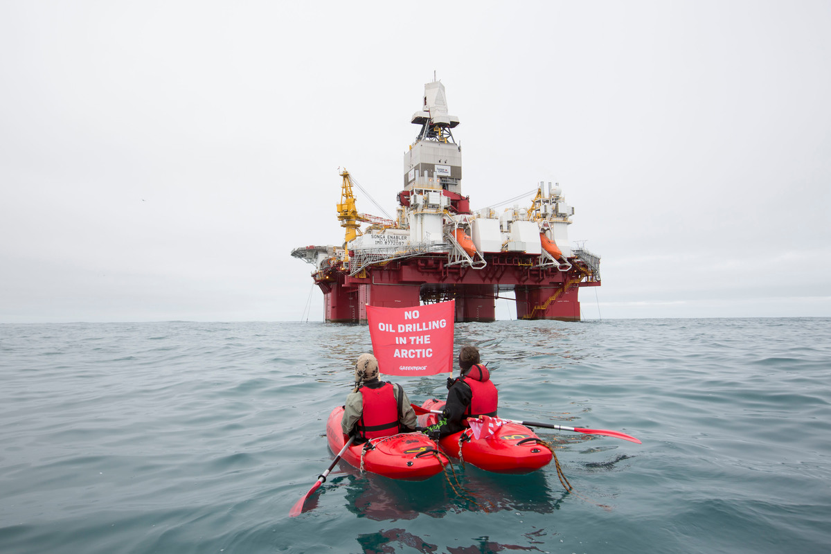 Arctic Sunrise Protests Arctic Oil Drilling in Barents Sea © Nick Cobbing / Greenpeace
