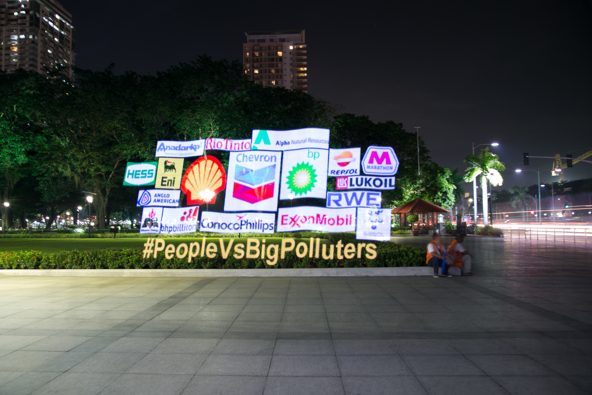 Light Painting Activity in Manila © Grace Duran-Cabus / Greenpeace