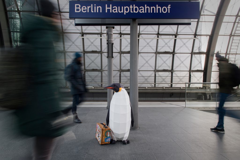 March of the Penguins in Berlin"March of the Penguins" in Berlin © Bente Stachowske / Greenpeace
