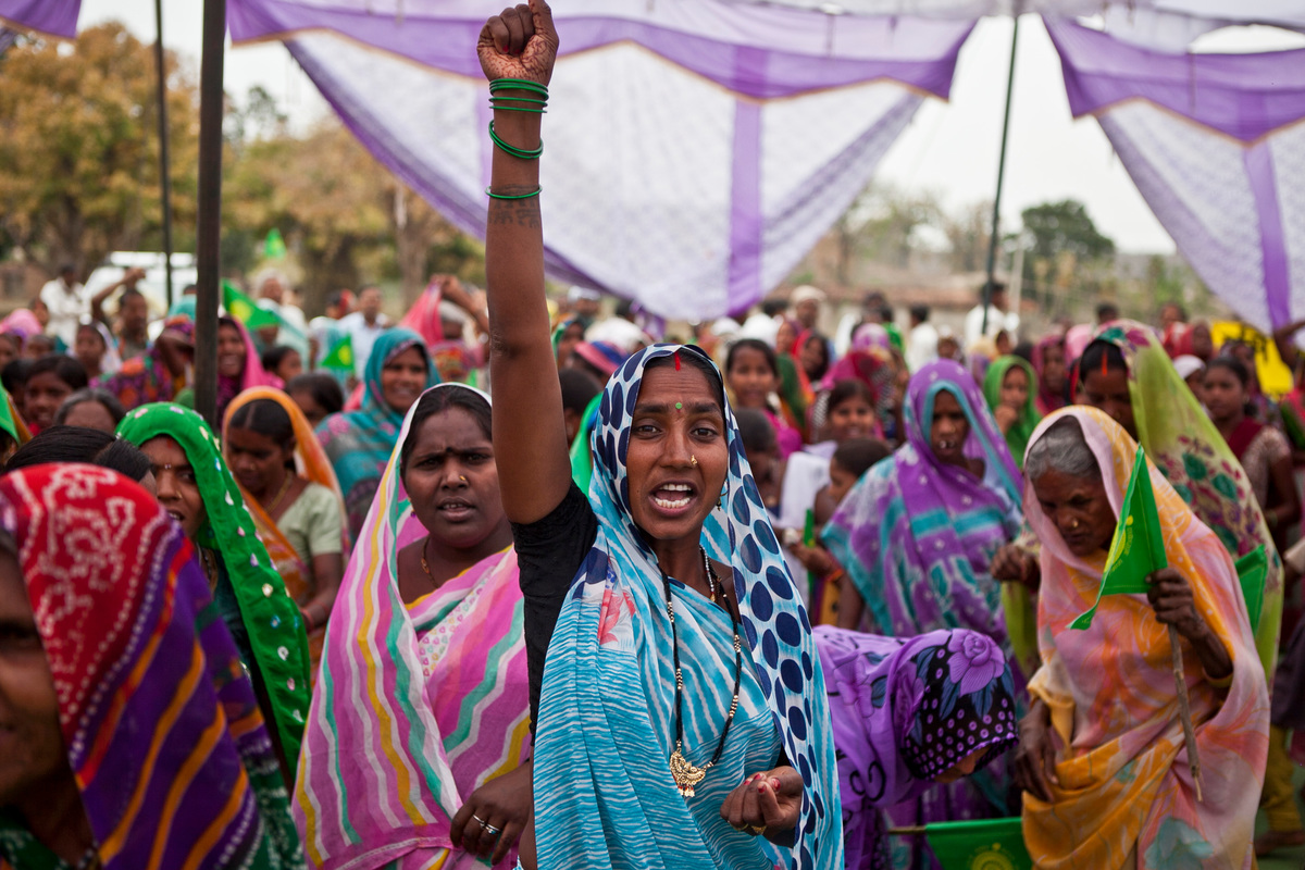 Women celebrate government’s decision to stop Mahan coal block from mining © Greenpeace / Sudhanshu Malhotra.