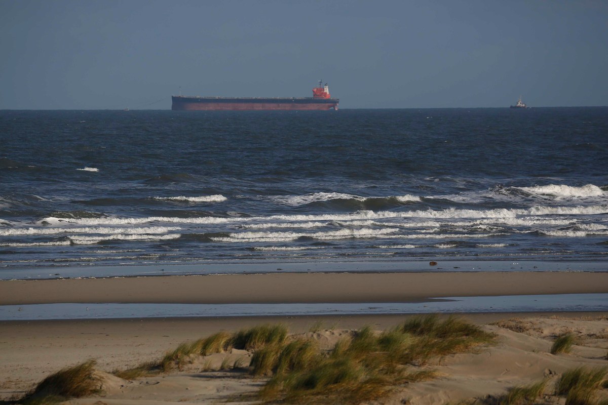 Freighter Stranded at the Wadden Sea in Germany © Joerg Modrow / Greenpeace