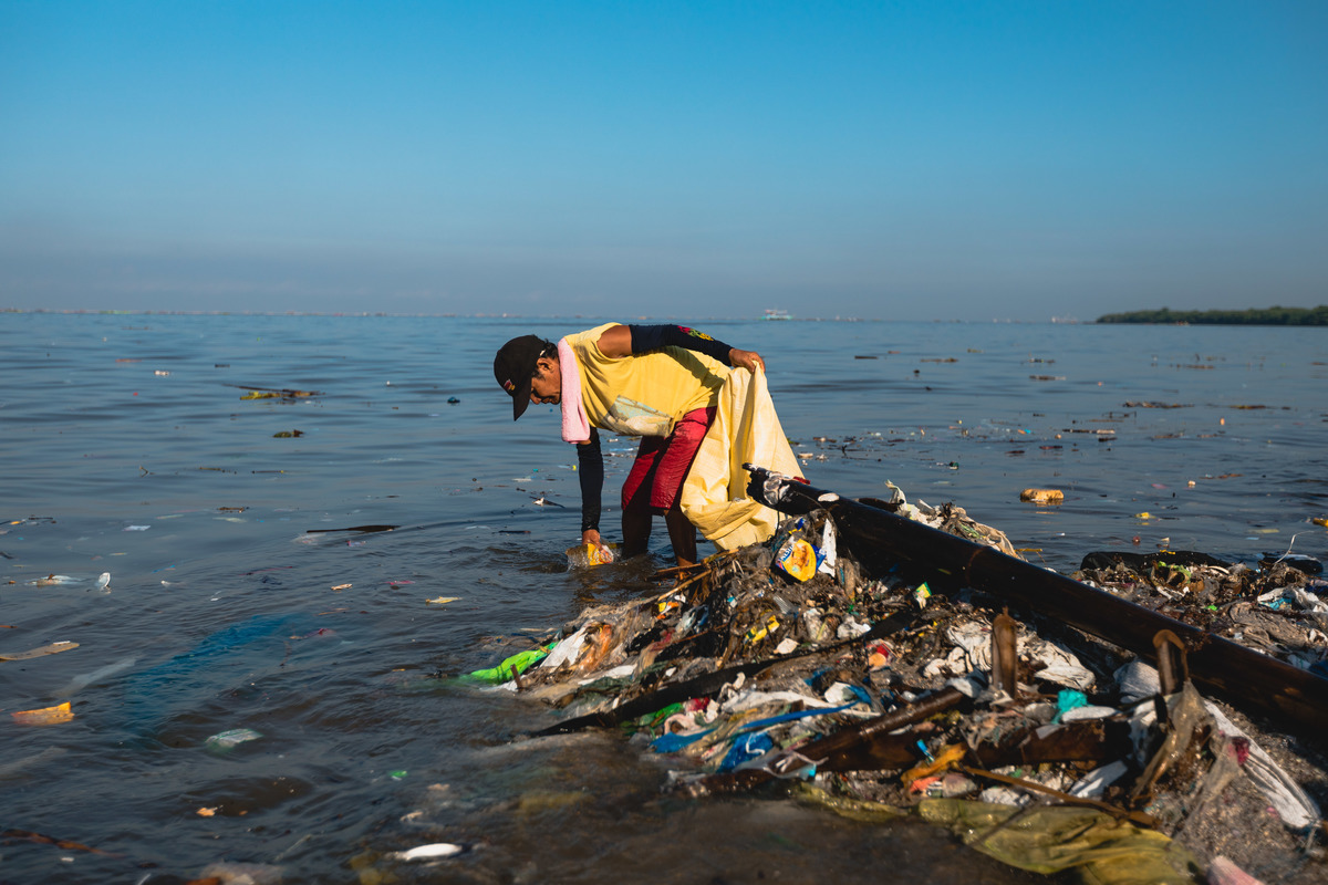 Brand and waste audit at Freedom Island, Philippines © Jilson Tiu / Greenpeace