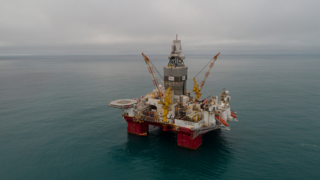 Statoil oil rig in the Arctic © Christian Åslund / Greenpeace © Christian Åslund / Greenpeace