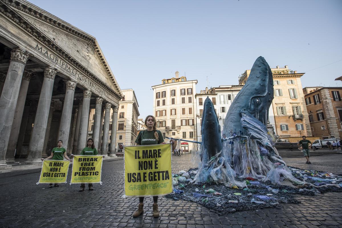 No Plastic Action in Rome © Lorenzo Moscia / Greenpeace