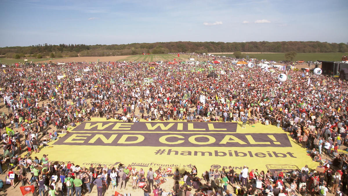 Aerials of Demonstration for Climate Protection and Hambach ForestLuftaufnahmen der Demonstration fuer Klimaschutz und den Hambacher Wald © Greenpeace