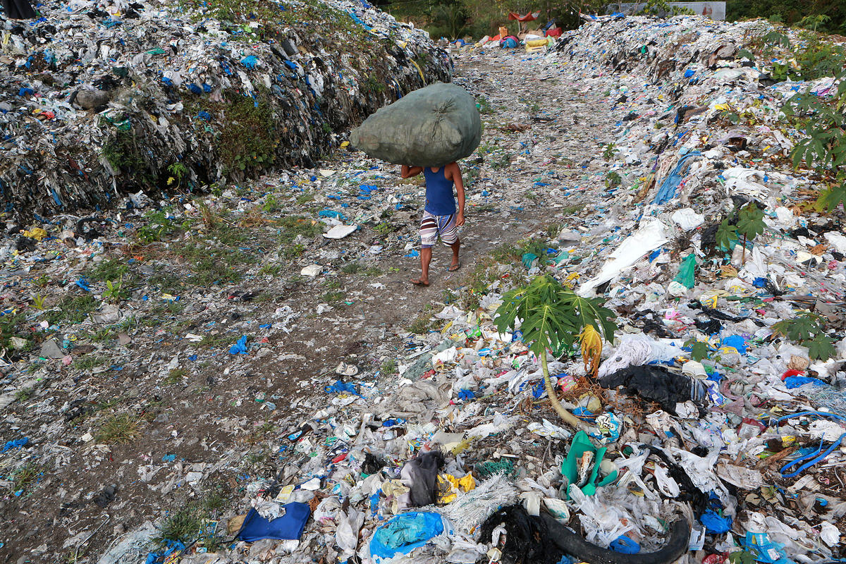 Plastic Waste Dump in Dumaguete, Philippines. © Anonymous