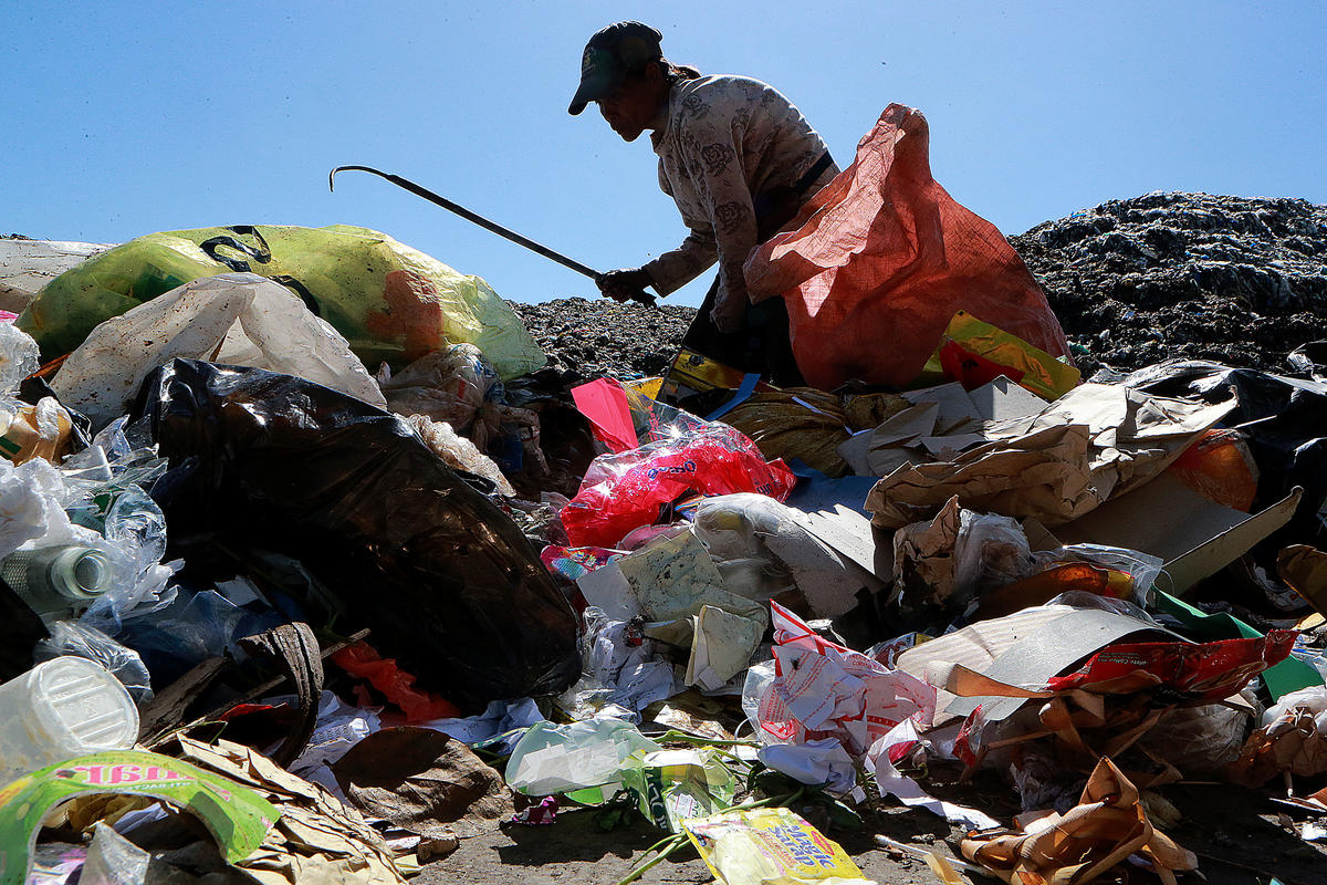Waste Picker at Waste Dump in Dumaguete, Philippines. © Anonymous