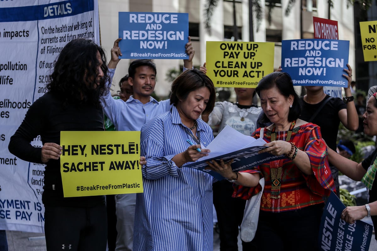 Activists March At Nestle HQ in the Philippines © Basilio H. Sepe / Greenpeace
