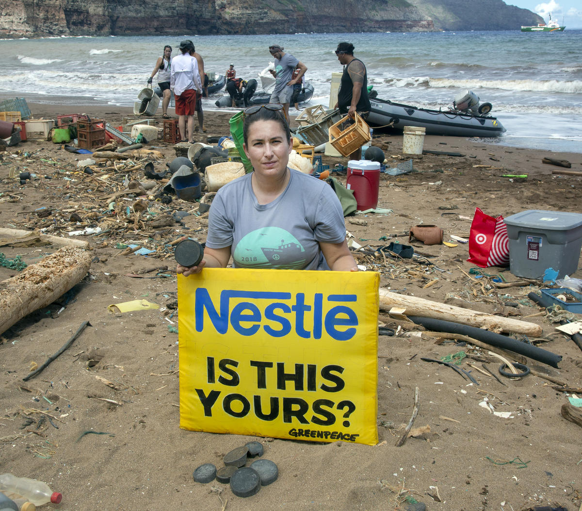 Plastic Clean Up on Kaho'olawe © Tim Aubry / Greenpeace