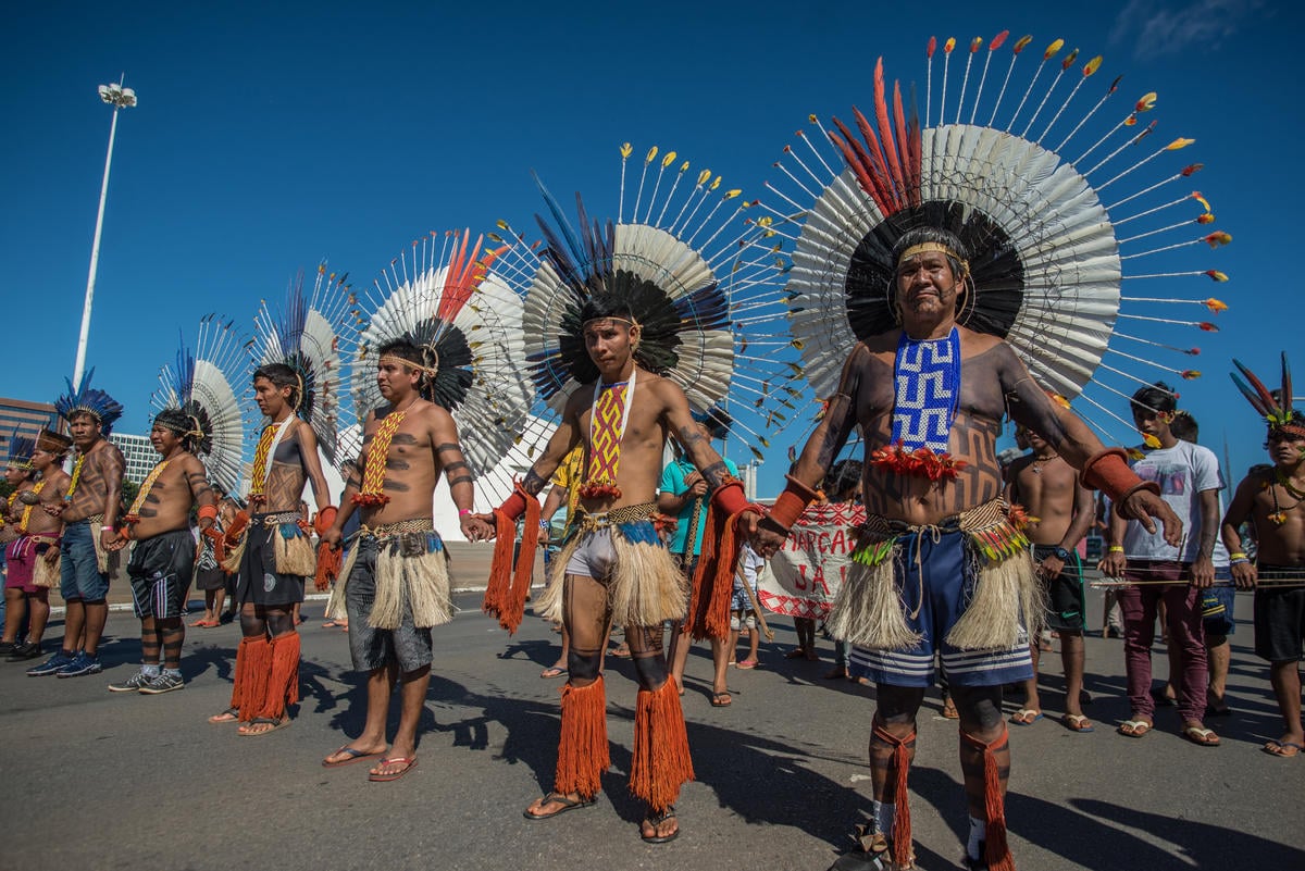 Indigenous men stand in line during the march in Brasília, capital of Brazil. © Christian Braga / MNI