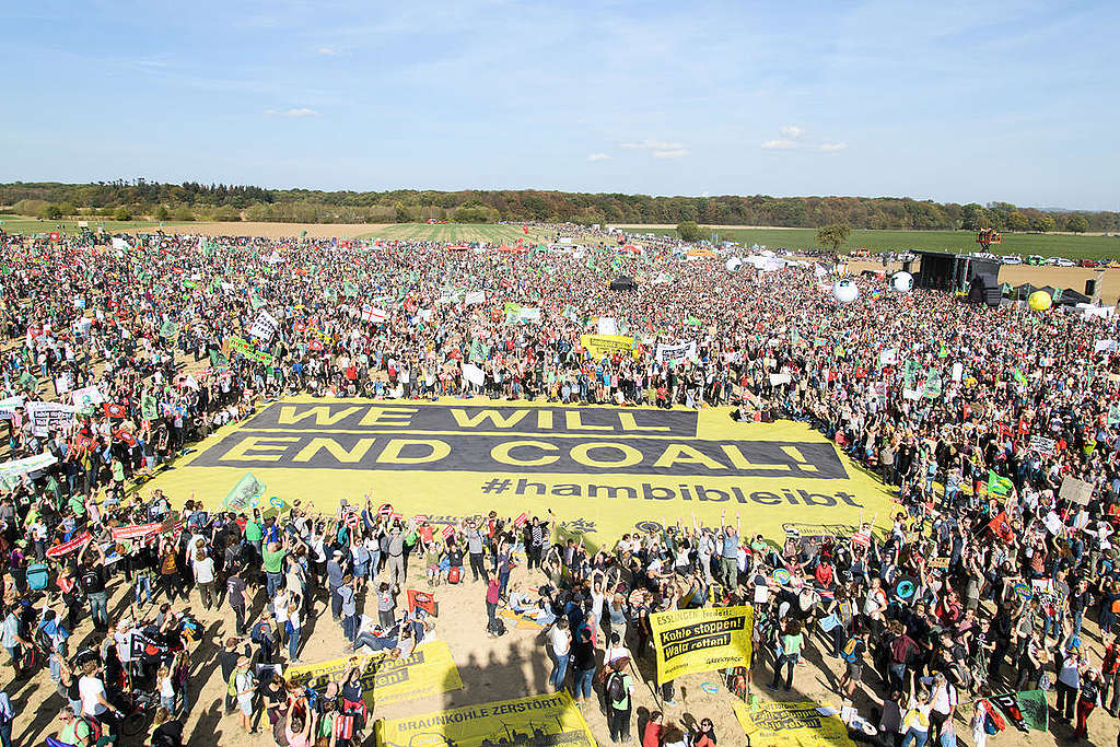 Demonstration for Climate Protection and Hambach Forest. © Bernd Arnold / Greenpeace