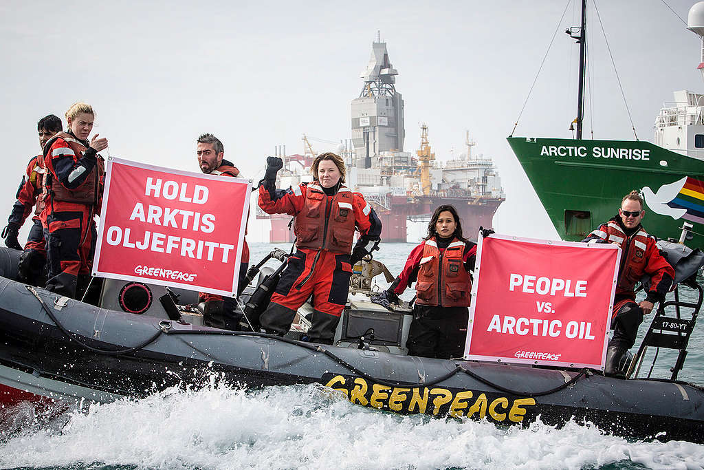 Arctic Sunrise Protests in the Barents Sea. © Will Rose / Greenpeace