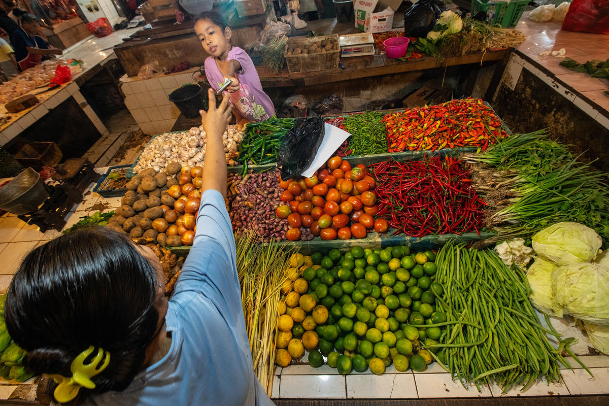 Market stalls in Indonesia. © Jurnasyanto Sukarno / Greenpeace