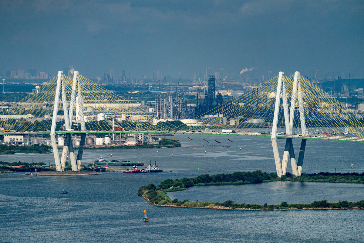 Aerial View of Bridge Blocckade. © Greenpeace