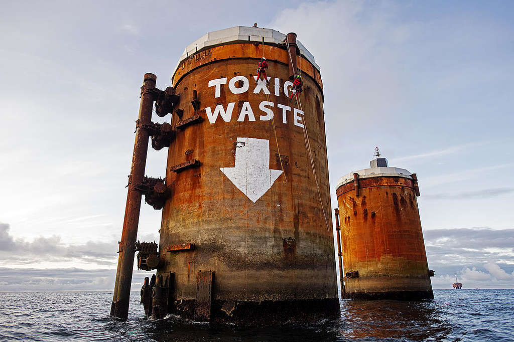 Protests on Shell Brent Oil Platforms in the North Sea.  © Marten  van Dijl / Greenpeace© Marten  van Dijl / Greenpeace