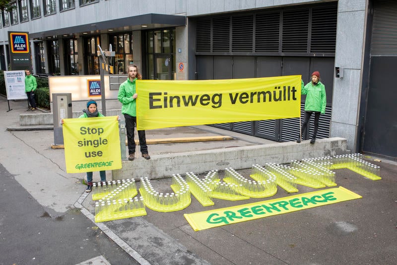 Stop Single Use Packaging Activity in Switzerland© Greenpeace / Ex-Press / Miriam Künzli