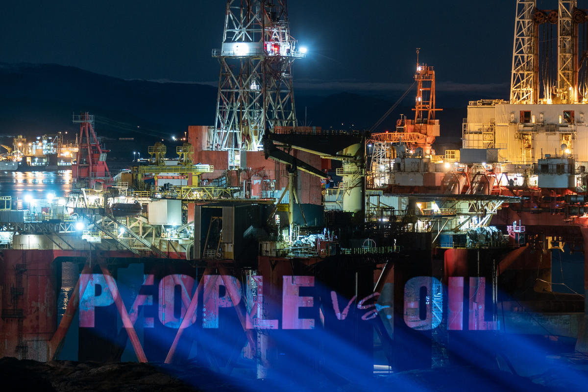 The People vs Arctic Oil - Gulen Projection in Norway © Jason White / Greenpeace
