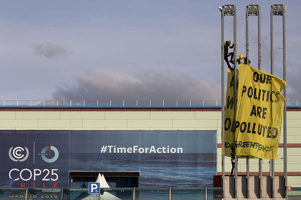 Banner Action at COP 25 in Madrid © Pablo Blazquez / Greenpeace