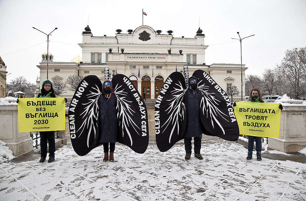 Clean Air Now Action in Sofia, Bulgaria. © Ivan  Donchev / Greenpeace