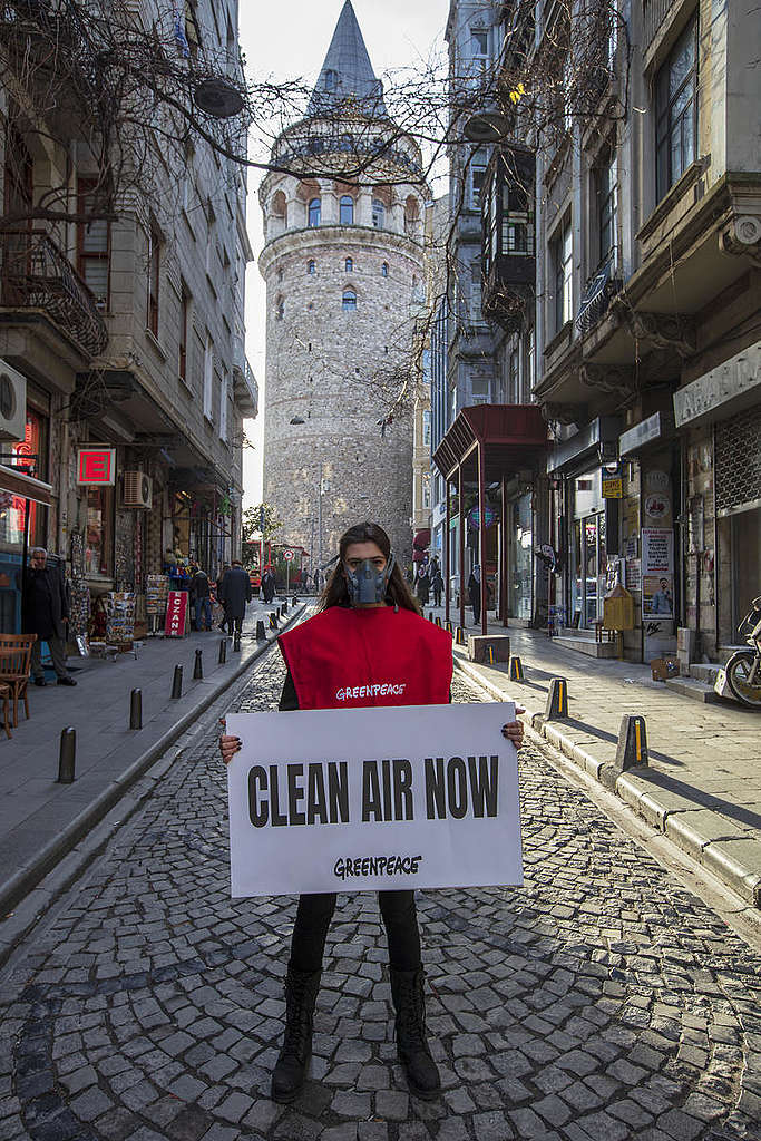 Clean Air Now Action in Istanbul. © Greenpeace