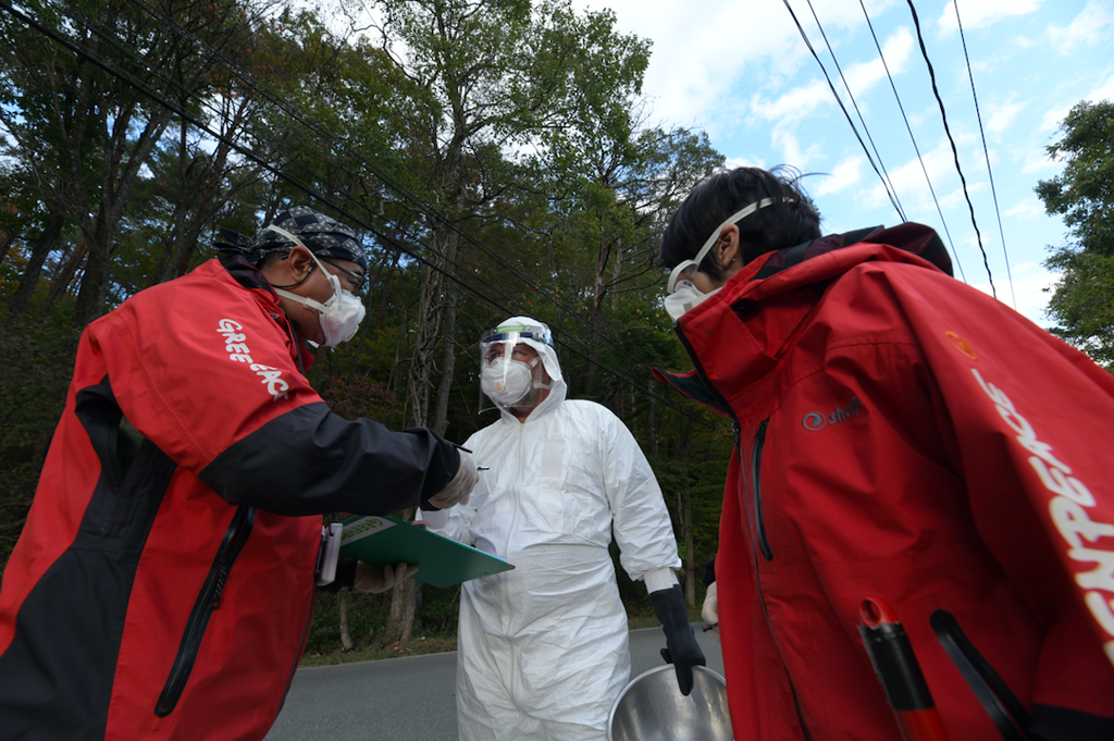 Greenpeace radiation survey team in Fukushima, Japan ©︎ Shaun Burnie / Greenpeace