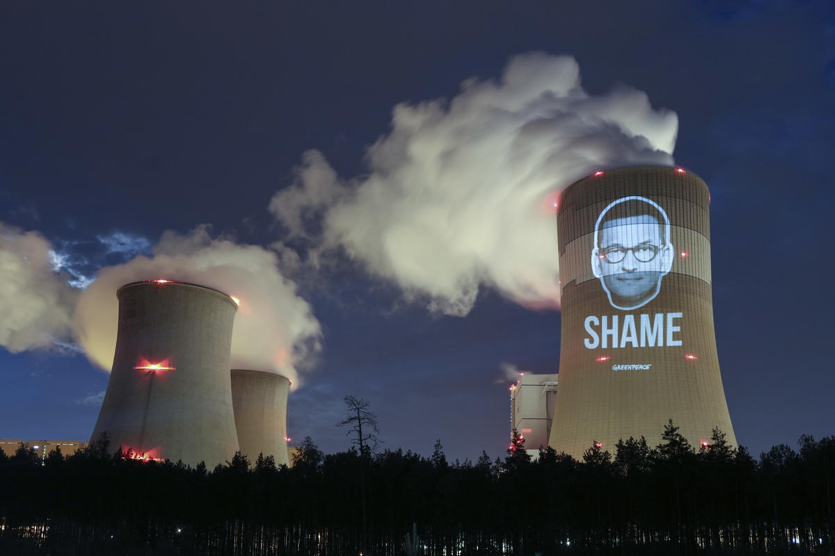 Night Projection on Bełchatów Coal Power Plant in Poland © Rafal Milach / Greenpeace