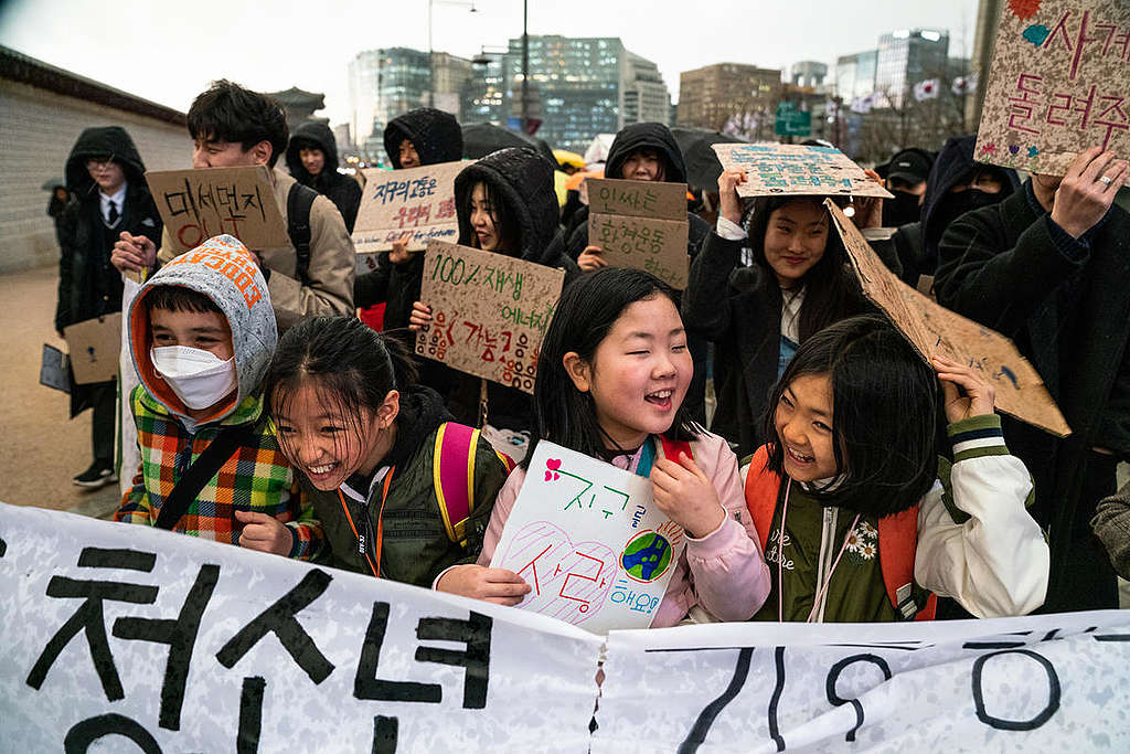 Fridays for Future Student Demonstration in Korea. © Ashley Crowther