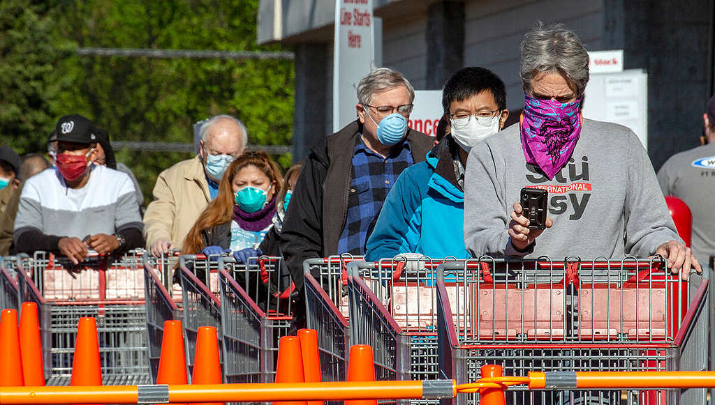 Shoppers Wear Protective Masks in Virginia. © Tim Aubry / Greenpeace