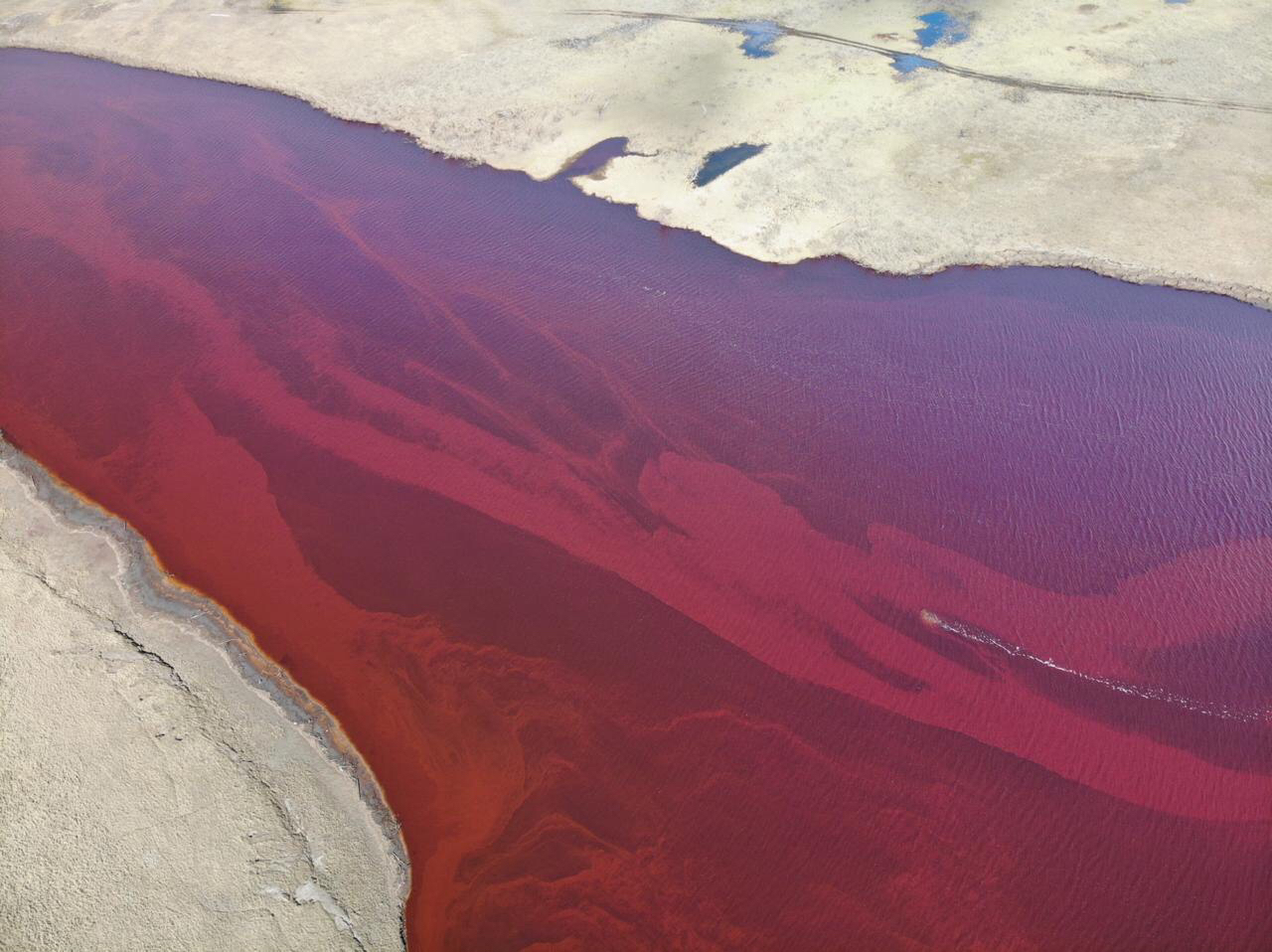 Spilled fuel products near Norilsk, flowing toward the Pyasina river. © Anonymous / Greenpeace