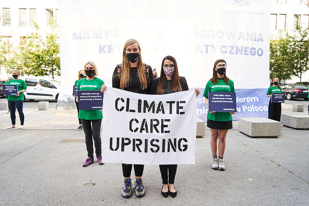 Greenpeace Poland activists starting the Climate Care Uprising. © Max Zieliński / Greenpeace © Max Zieliński / Greenpeace