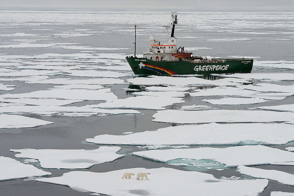 MY Arctic Sunrise in the Arctic. © Daniel Beltrá / Greenpeace