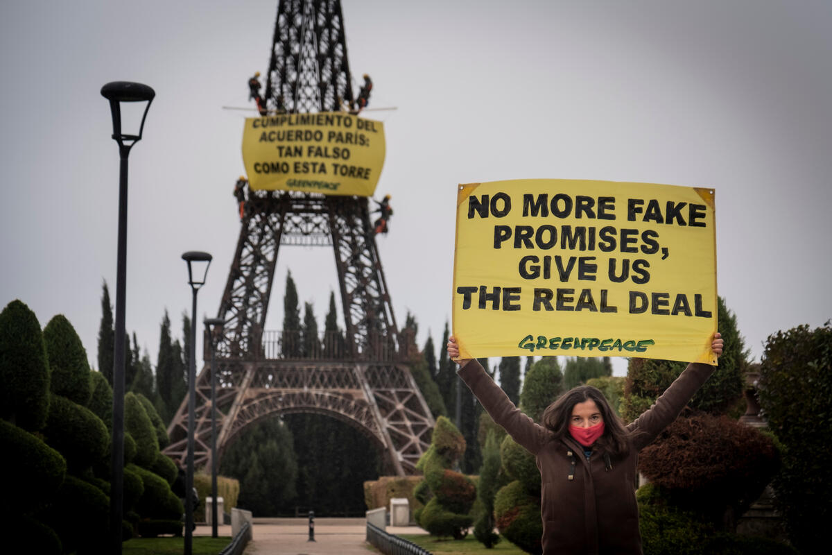 Action in Madrid to Commemorate the Paris Climate Agreement © Pedro Armestre / Greenpeace