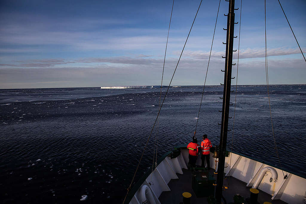 Arctic Sunrise in the Arctic Sea. © Daniella Zalcman / Greenpeace