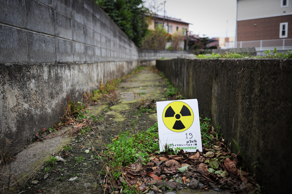 Radioactive Hot Spot in Watari. © Noriko Hayashi / Greenpeace