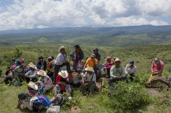 Wixárika community during reoccupation of ancestral lands. © Abraham Pérez